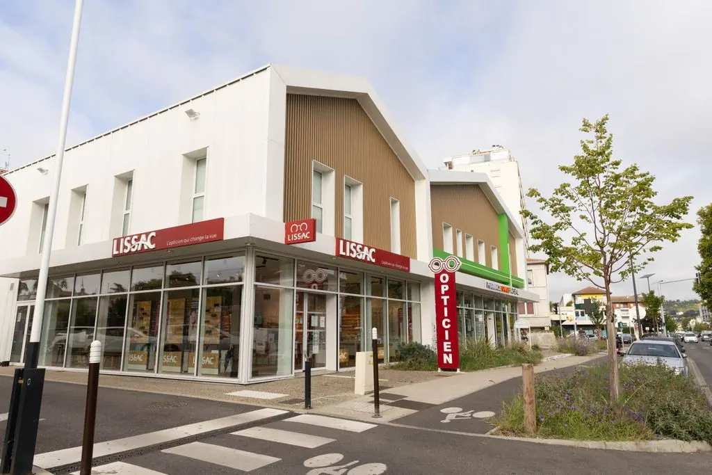 Centre médical en face de la résidence