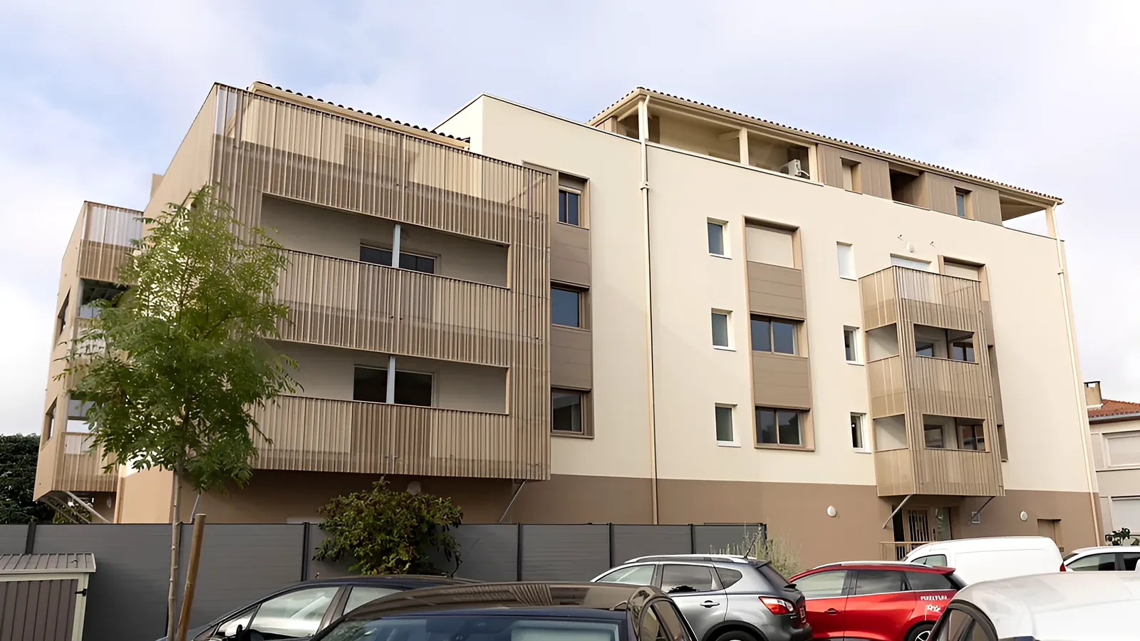 Vue d'ensemble de l'immeuble à Agen