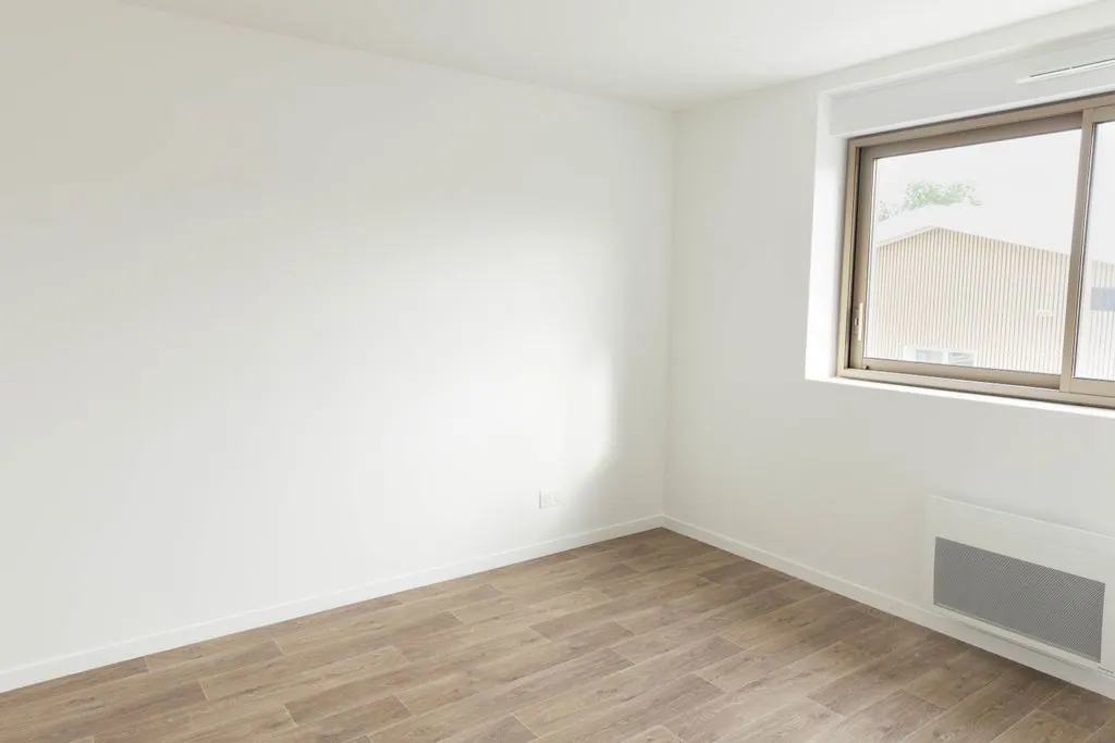 Le séjour, ouvert sur l'extérieur, appartement T2 à Agen