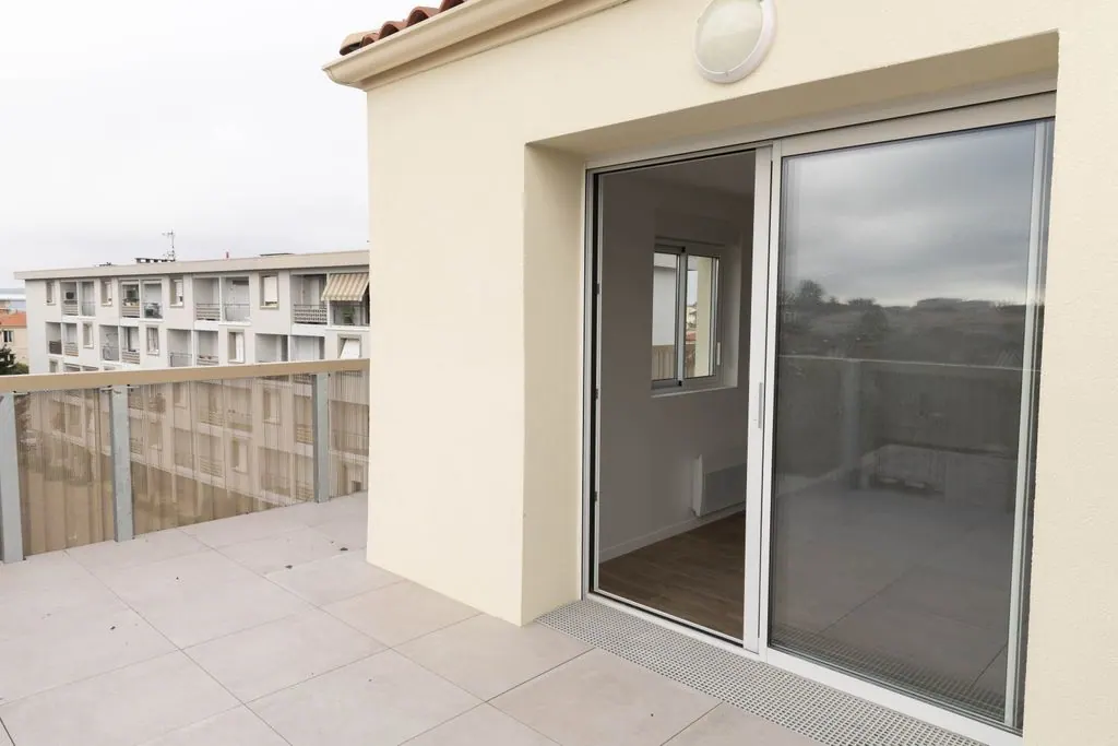 Le séjour, ouvert sur l'extérieur, appartement T2 à Agen